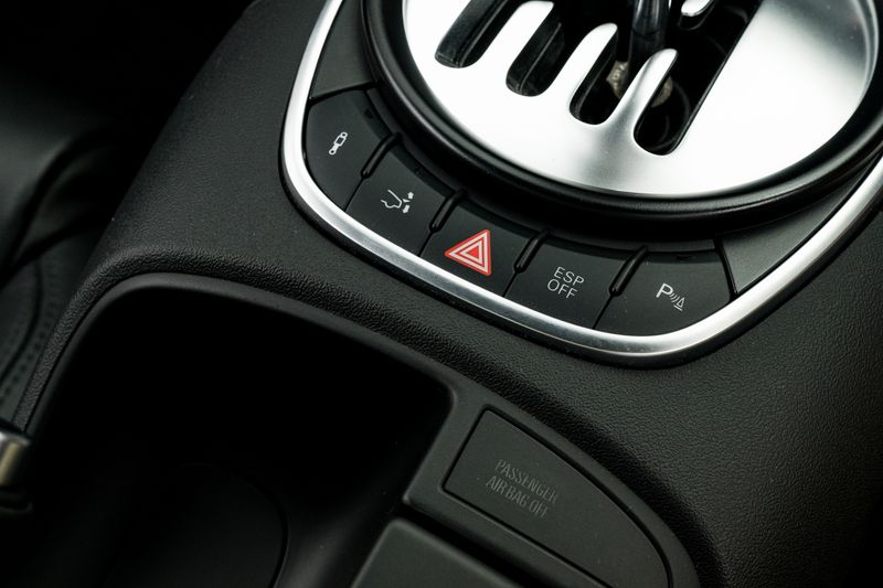 Audi R8 5.2 FSI V10 Quattro (Manual)