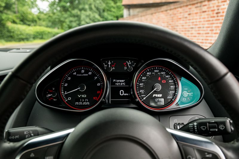 Audi R8 5.2 FSI V10 Quattro (Manual)