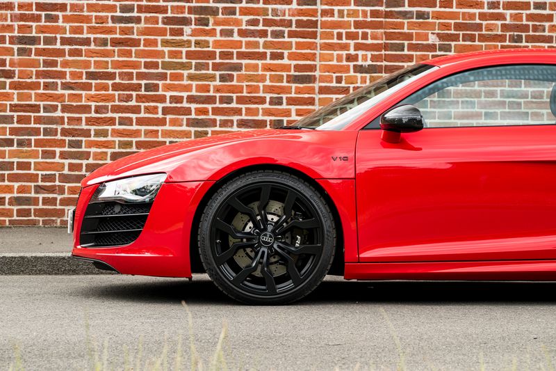 Audi R8 5.2 FSI V10 Quattro (Manual)