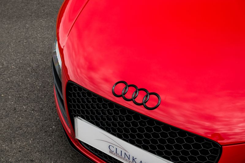 Audi R8 5.2 FSI V10 Quattro (Manual)