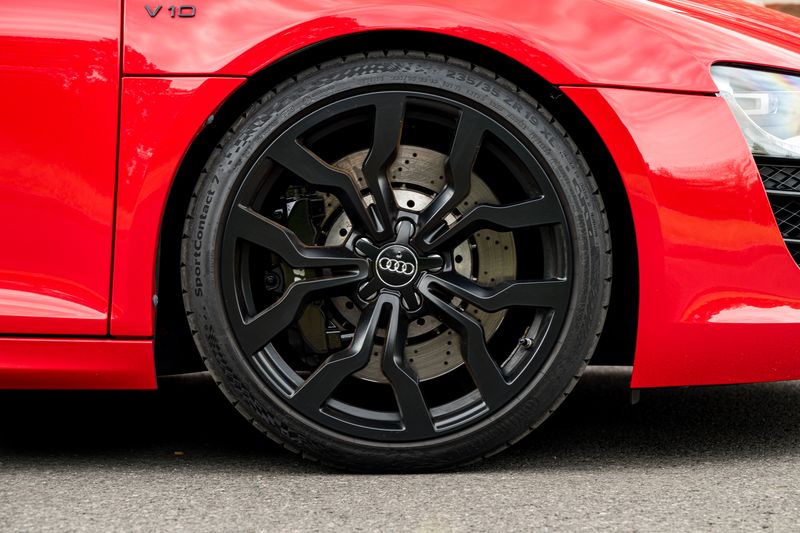 Audi R8 5.2 FSI V10 Quattro (Manual)