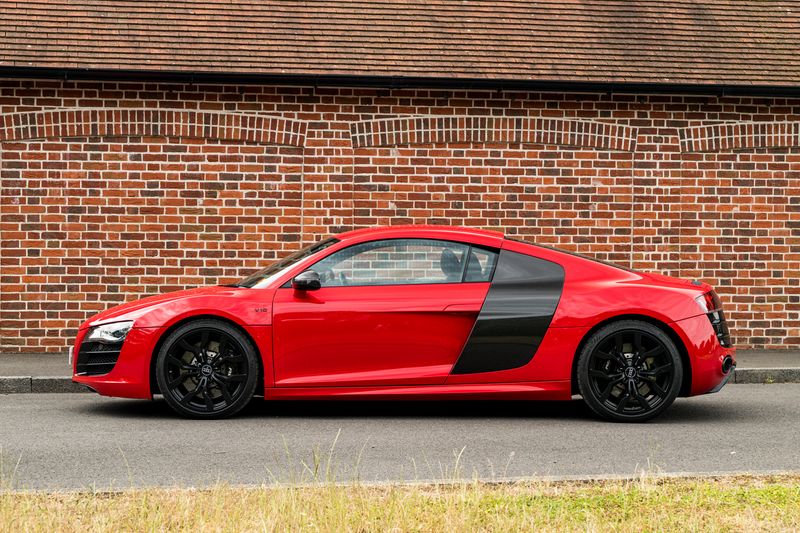 Audi R8 5.2 FSI V10 Quattro (Manual)