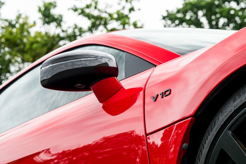 Audi R8 5.2 FSI V10 Quattro (Manual)