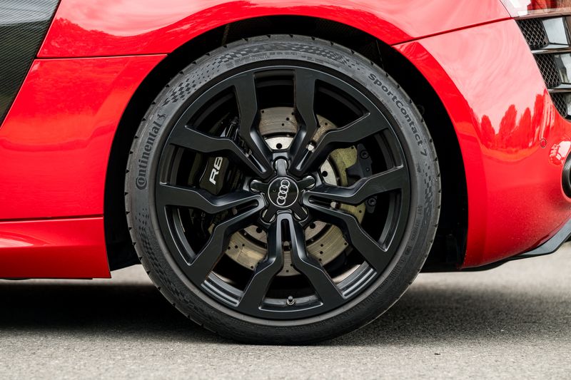 Audi R8 5.2 FSI V10 Quattro (Manual)