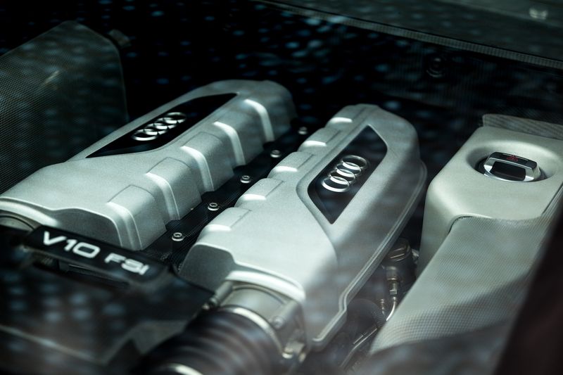 Audi R8 5.2 FSI V10 Quattro (Manual)