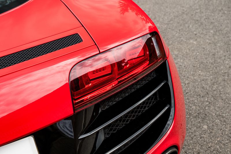 Audi R8 5.2 FSI V10 Quattro (Manual)
