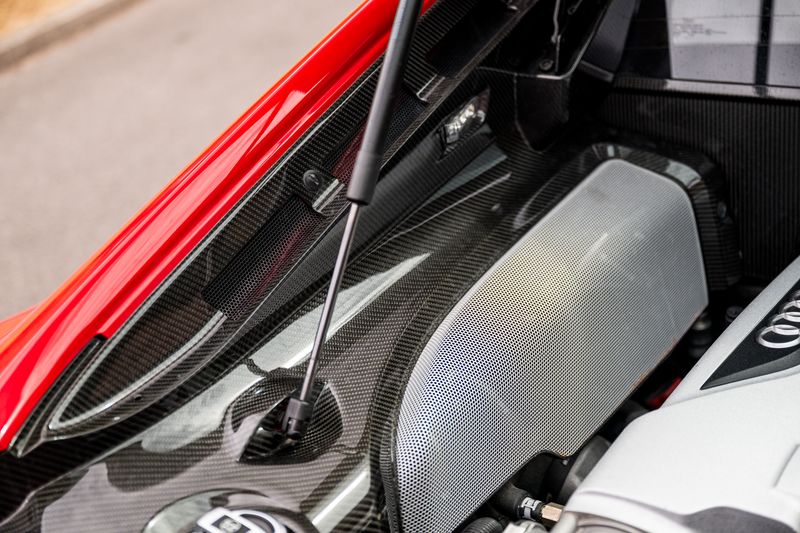 Audi R8 5.2 FSI V10 Quattro (Manual)
