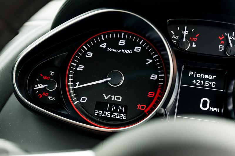 Audi R8 5.2 FSI V10 Quattro (Manual)