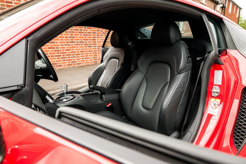 Audi R8 5.2 FSI V10 Quattro (Manual)