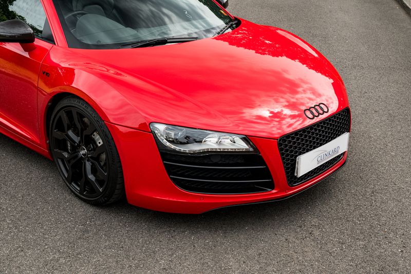 Audi R8 5.2 FSI V10 Quattro (Manual)