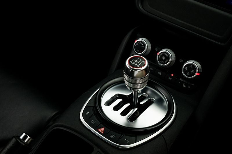 Audi R8 5.2 FSI V10 Quattro (Manual)