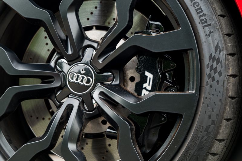 Audi R8 5.2 FSI V10 Quattro (Manual)