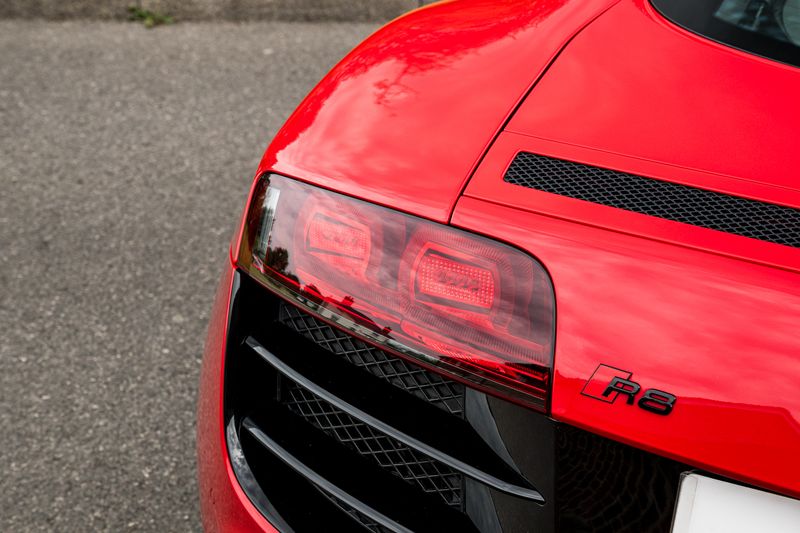 Audi R8 5.2 FSI V10 Quattro (Manual)