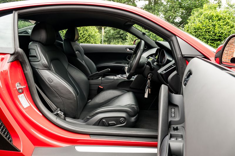 Audi R8 5.2 FSI V10 Quattro (Manual)