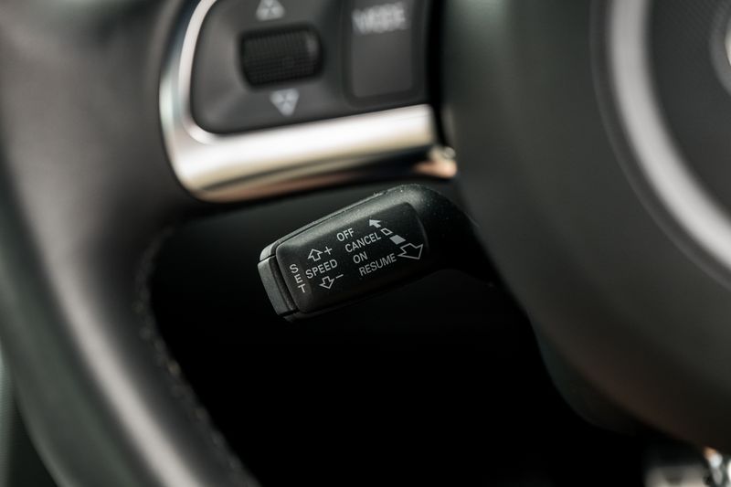 Audi R8 5.2 FSI V10 Quattro (Manual)