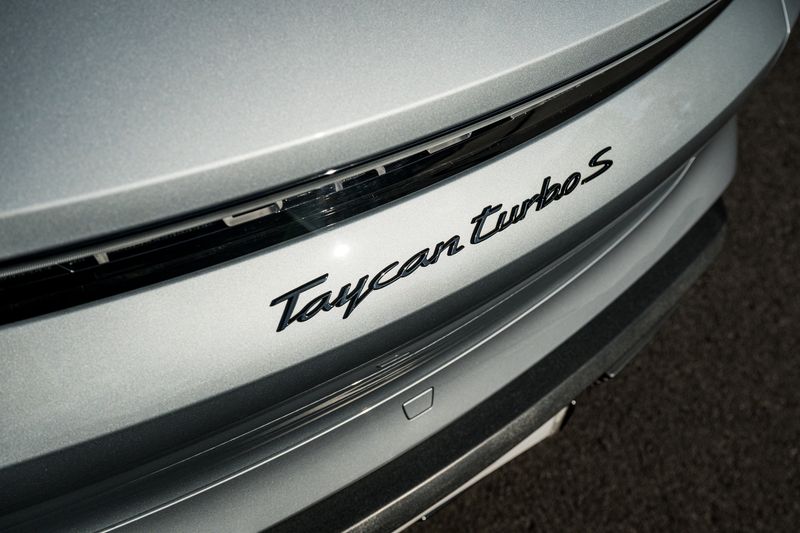 Porsche Taycan Performance Plus 93.4kWh Turbo S Cross Turismo