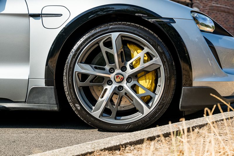 Porsche Taycan Performance Plus 93.4kWh Turbo S Cross Turismo