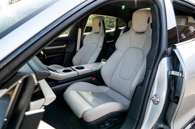 Porsche Taycan Performance Plus 93.4kWh Turbo S Cross Turismo