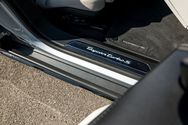 Porsche Taycan Performance Plus 93.4kWh Turbo S Cross Turismo