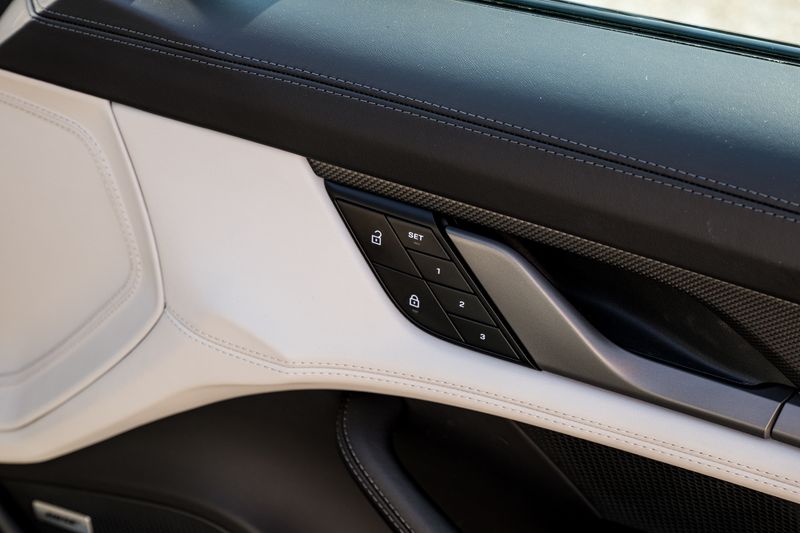 Porsche Taycan Performance Plus 93.4kWh Turbo S Cross Turismo