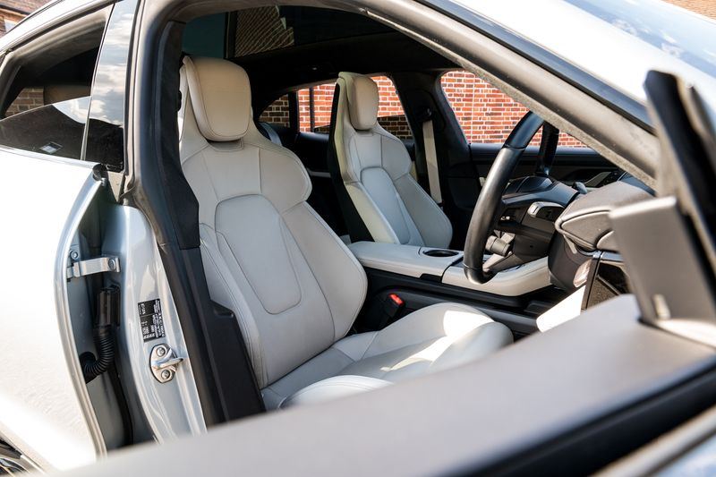 Porsche Taycan Performance Plus 93.4kWh Turbo S Cross Turismo