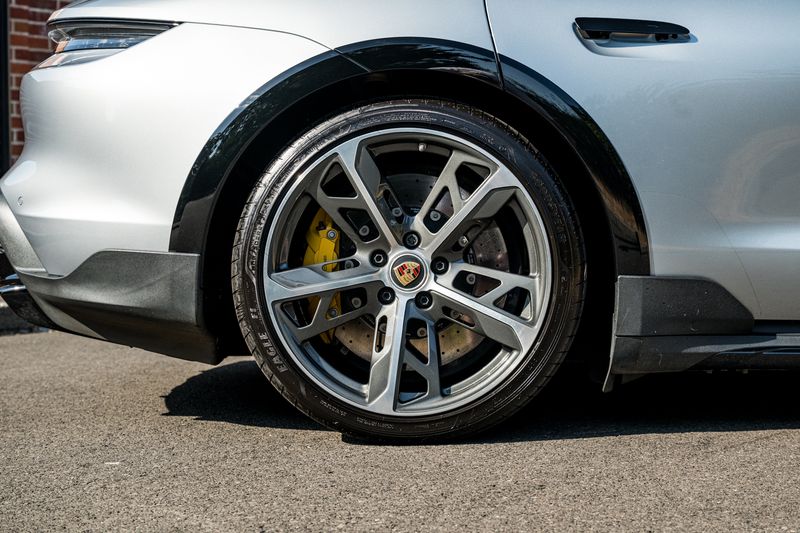 Porsche Taycan Performance Plus 93.4kWh Turbo S Cross Turismo
