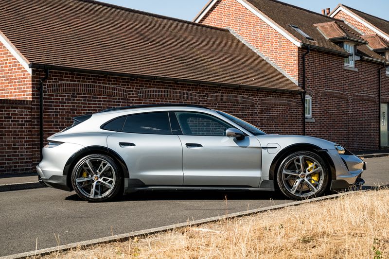 Porsche Taycan Performance Plus 93.4kWh Turbo S Cross Turismo