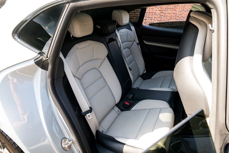 Porsche Taycan Performance Plus 93.4kWh Turbo S Cross Turismo
