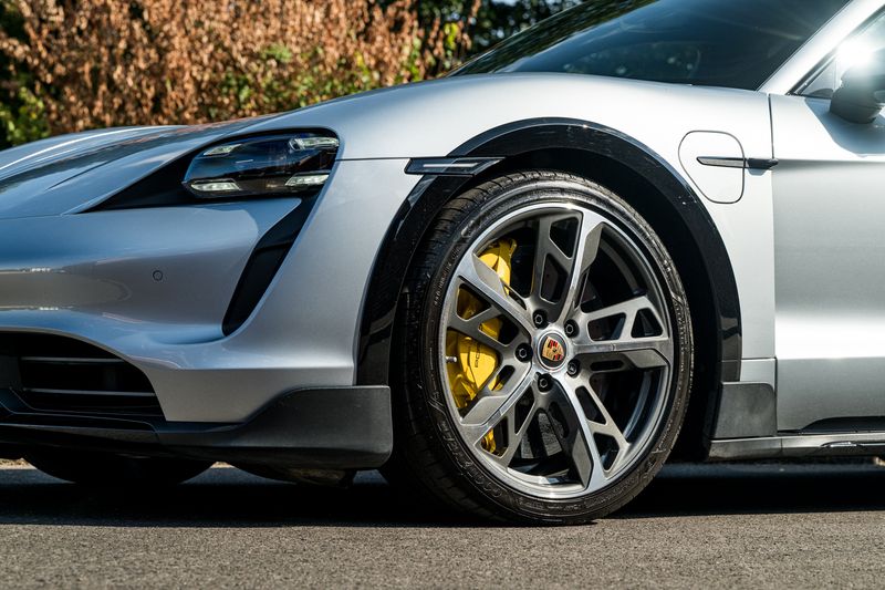 Porsche Taycan Performance Plus 93.4kWh Turbo S Cross Turismo