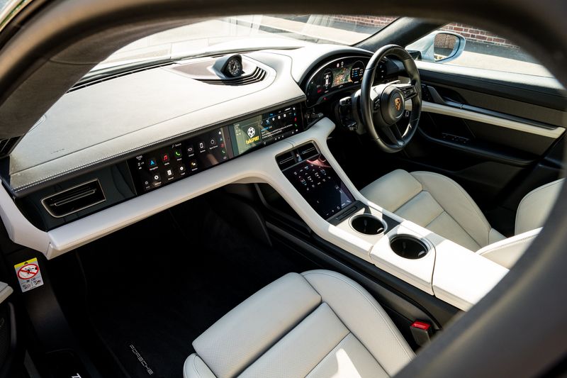 Porsche Taycan Performance Plus 93.4kWh Turbo S Cross Turismo