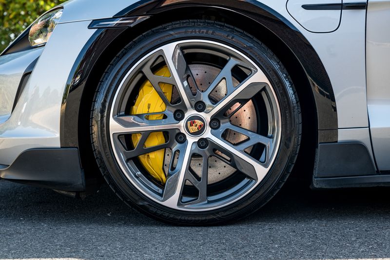 Porsche Taycan Performance Plus 93.4kWh Turbo S Cross Turismo