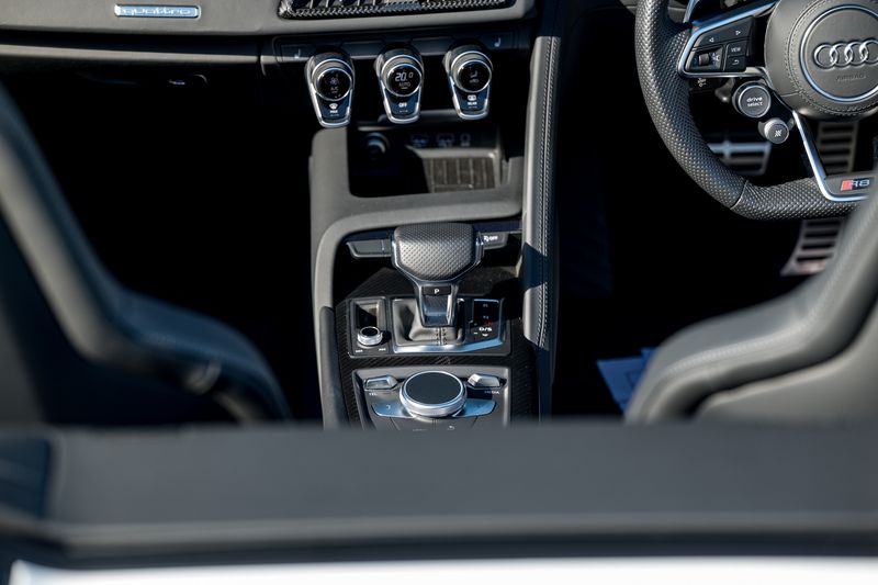 Audi R8 V10 Performance Carbon Black Spyder S Tronic Quattro