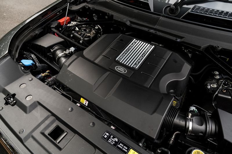Land Rover Defender 90 5.0 P525 V8 SUV Petrol Auto 4WD (URBAN)
