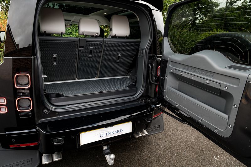 Land Rover Defender 90 5.0 P525 V8 SUV Petrol Auto 4WD (URBAN)