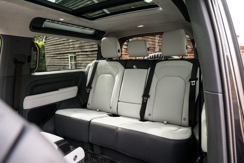 Land Rover Defender 90 5.0 P525 V8 SUV Petrol Auto 4WD (URBAN)