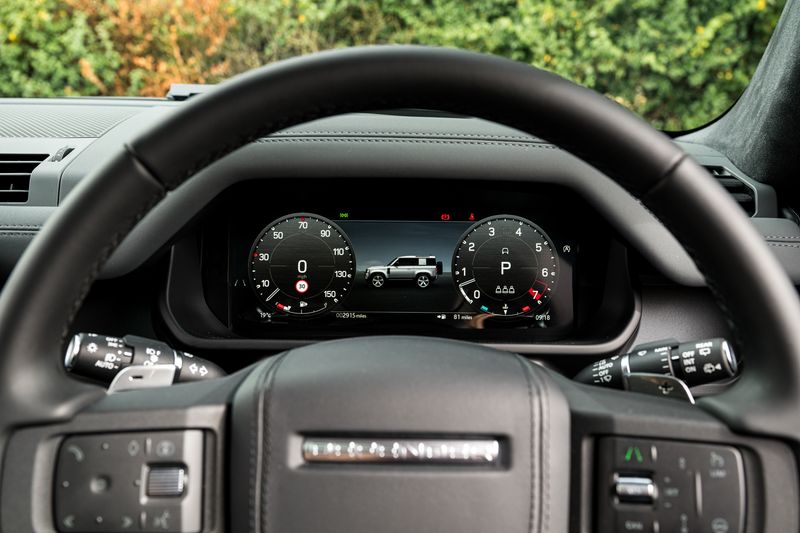 Land Rover Defender 90 5.0 P525 V8 SUV Petrol Auto 4WD (URBAN)