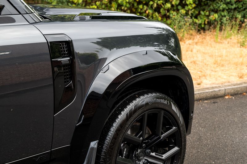 Land Rover Defender 90 5.0 P525 V8 SUV Petrol Auto 4WD (URBAN)
