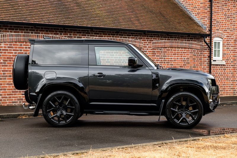 Land Rover Defender 90 5.0 P525 V8 SUV Petrol Auto 4WD (URBAN)