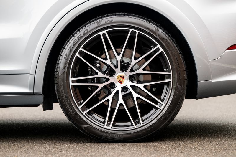 Porsche Cayenne 3.0 V6 E-Hybrid Coupe Plug-in Hybrid (25.9kWh) Tiptronic S 4WD