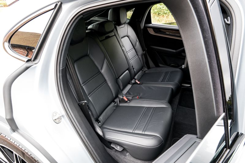 Porsche Cayenne 3.0 V6 E-Hybrid Coupe Plug-in Hybrid (25.9kWh) Tiptronic S 4WD