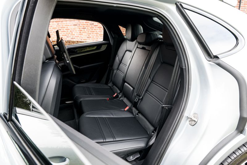 Porsche Cayenne 3.0 V6 E-Hybrid Coupe Plug-in Hybrid (25.9kWh) Tiptronic S 4WD