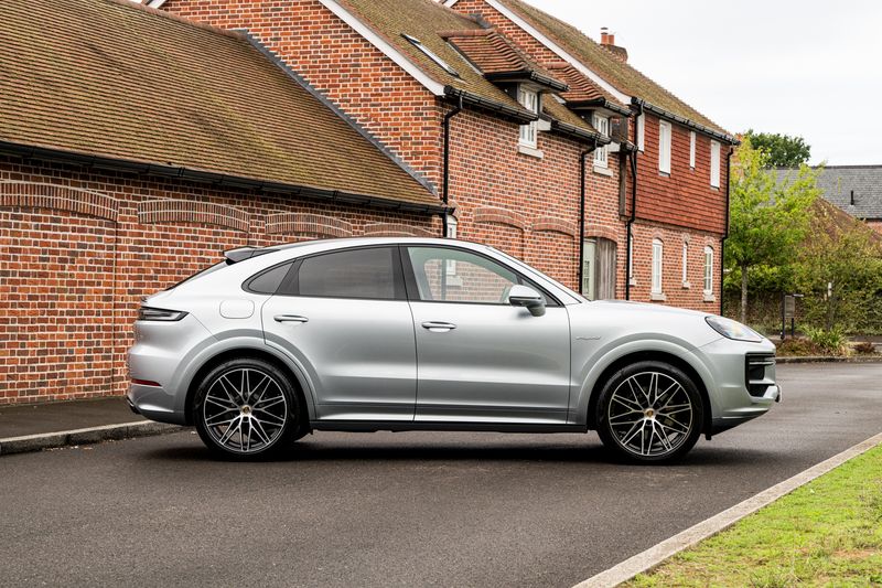 Porsche Cayenne 3.0 V6 E-Hybrid Coupe Plug-in Hybrid (25.9kWh) Tiptronic S 4WD