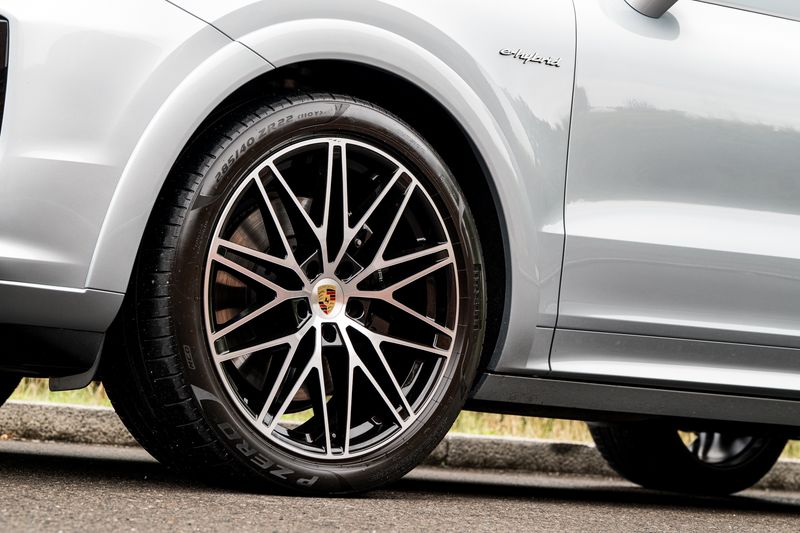 Porsche Cayenne 3.0 V6 E-Hybrid Coupe Plug-in Hybrid (25.9kWh) Tiptronic S 4WD