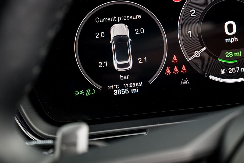 Porsche Cayenne 3.0 V6 E-Hybrid Coupe Plug-in Hybrid (25.9kWh) Tiptronic S 4WD