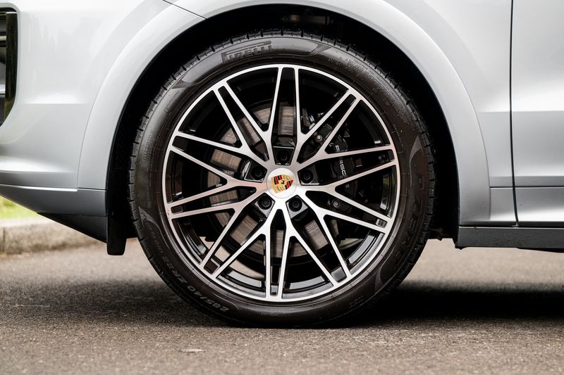 Porsche Cayenne 3.0 V6 E-Hybrid Coupe Plug-in Hybrid (25.9kWh) Tiptronic S 4WD