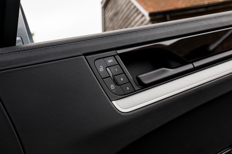 Porsche Cayenne 3.0 V6 E-Hybrid Coupe Plug-in Hybrid (25.9kWh) Tiptronic S 4WD