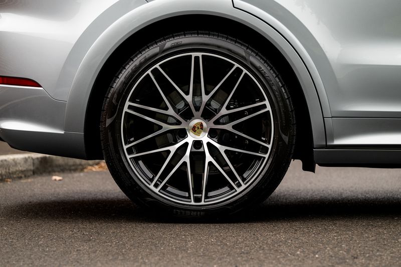 Porsche Cayenne 3.0 V6 E-Hybrid Coupe Plug-in Hybrid (25.9kWh) Tiptronic S 4WD