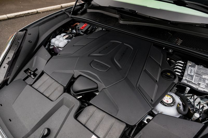 Porsche Cayenne 3.0 V6 E-Hybrid Coupe Plug-in Hybrid (25.9kWh) Tiptronic S 4WD