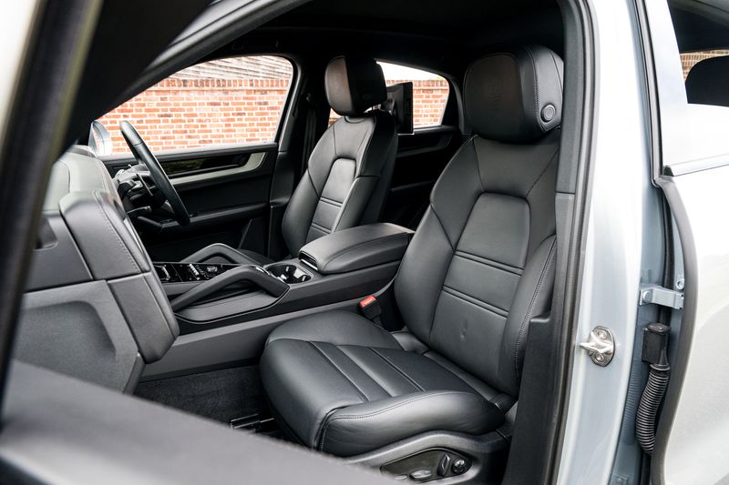 Porsche Cayenne 3.0 V6 E-Hybrid Coupe Plug-in Hybrid (25.9kWh) Tiptronic S 4WD