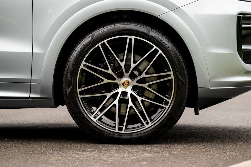 Porsche Cayenne 3.0 V6 E-Hybrid Coupe Plug-in Hybrid (25.9kWh) Tiptronic S 4WD